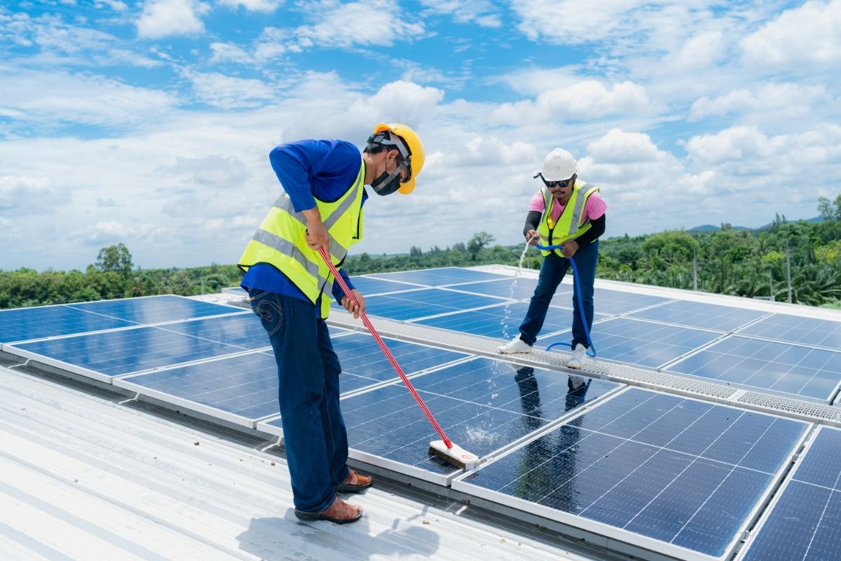 Solar Panel Cleaning Tips